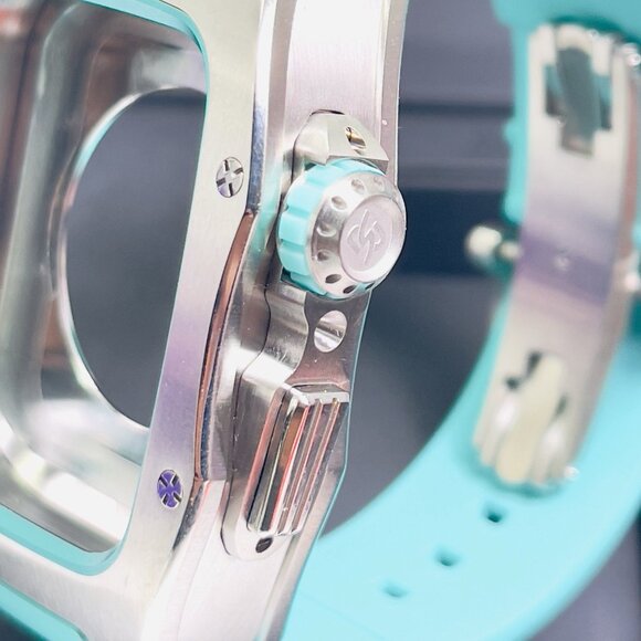 Luxury Rugged Metal Case Band for Apple Watch 9/8/7/SE/6/5/4 44/45mm - Picture 4 of 9